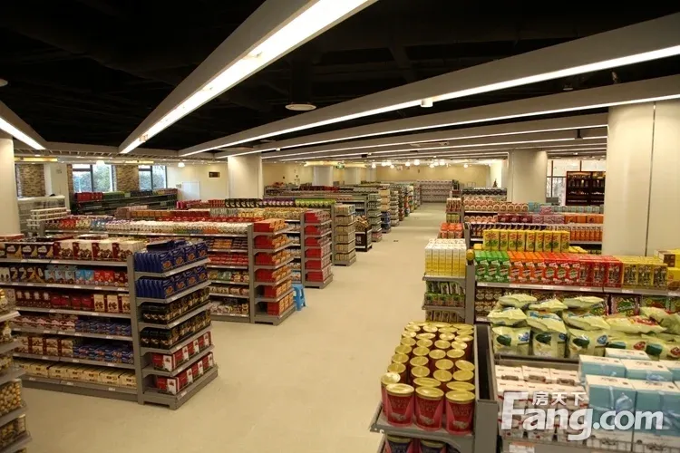 新商業(yè)地標(biāo)崛起 上海外高橋進(jìn)口商品直銷(xiāo)安亭店試營(yíng)業(yè)觀察